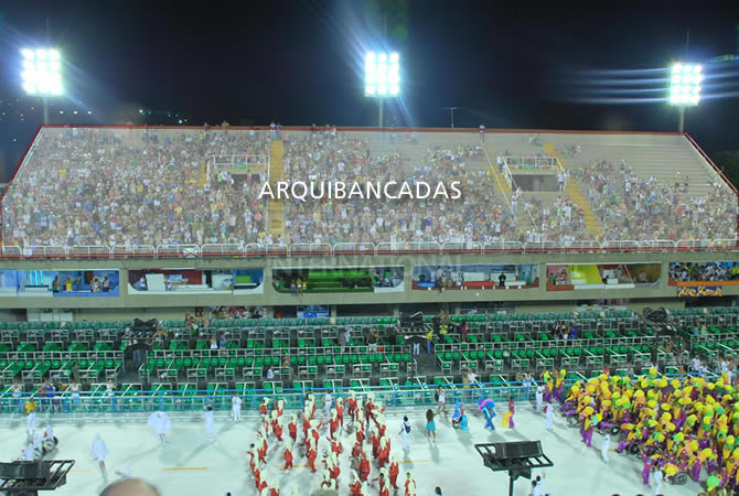 На фото: бразильский самбадром, где проходит карнавал в Рио