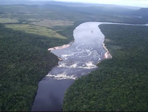 На фото: водопад Сальто Ангель парка Канайма
