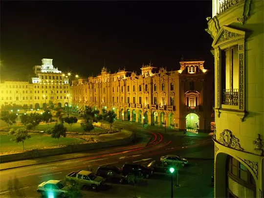 На фото: столица Перу, город Лима