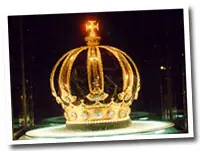 На фото: Корона в музее Петрополиса