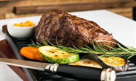 На фото: Мясное блюдо ресторана Rafain Grill Place
