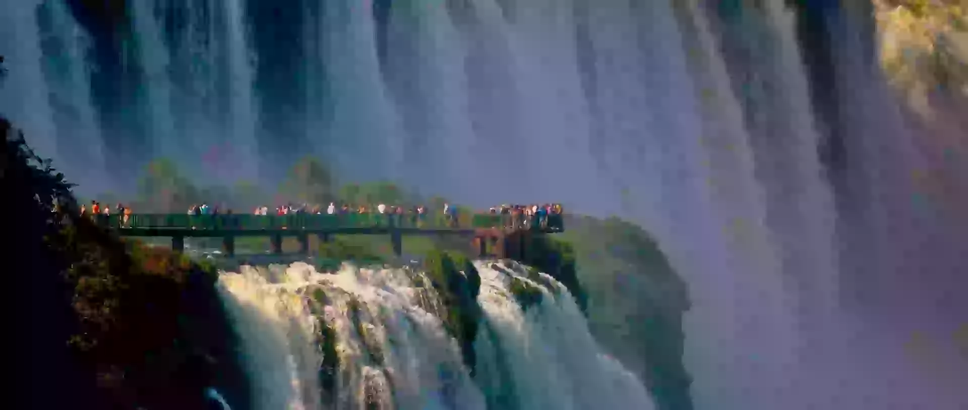 На фото: водопады Игуасу Бразилия (Foz do Iguaçu)