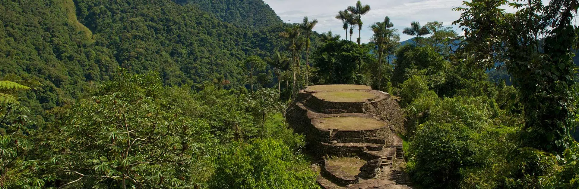 На фото: затерянный город в Колумбии (Lost City)