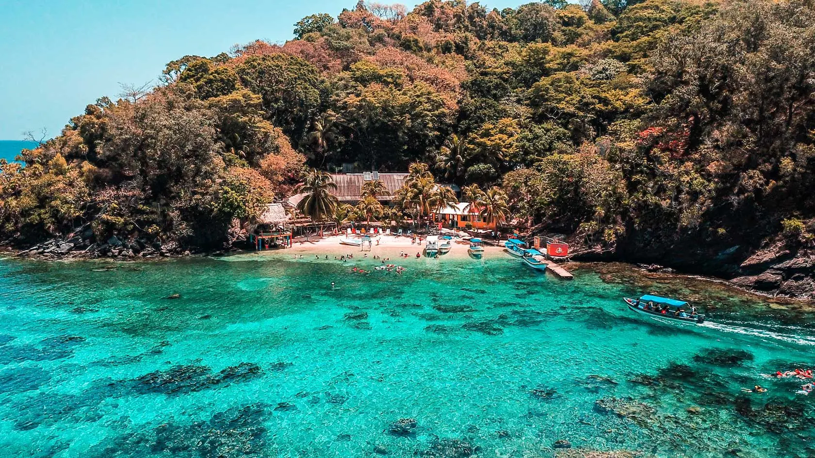 На фото: Уединённый пляж, Центральная Америка