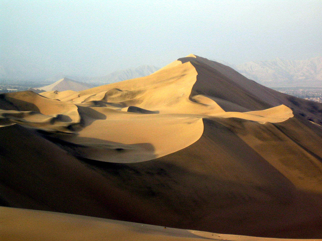 На фото: оазис Уакачина возле города Ика в Перу