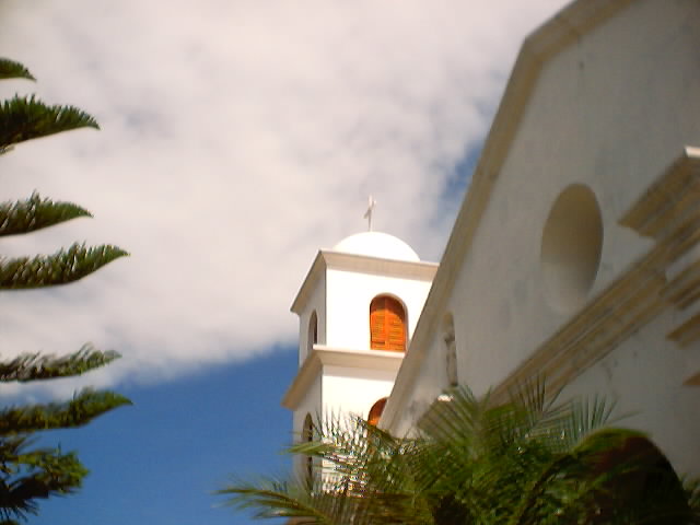 На фото: собор в городе Уайуа в Эль-Сальвадоре