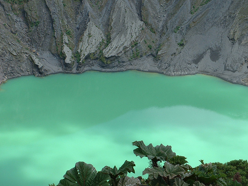 На фото: вулкан Поас в Коста-Рике