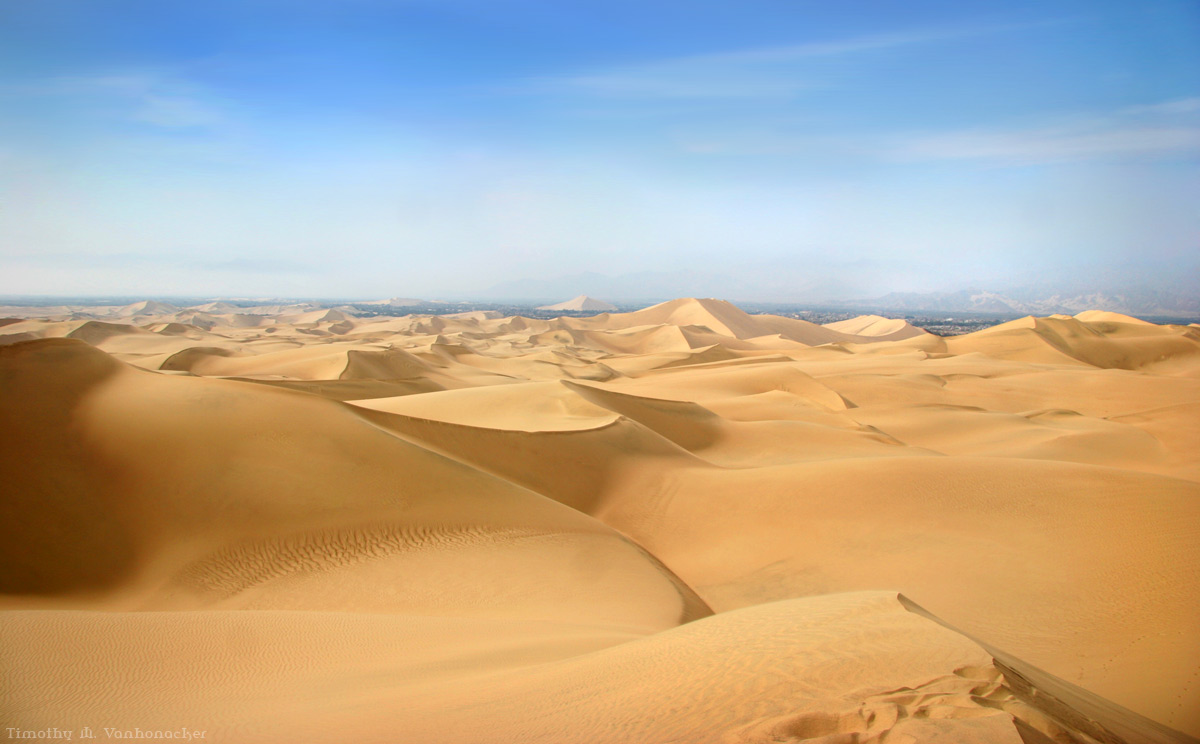 На фото: оазис Уакачина возле города Ика в Перу