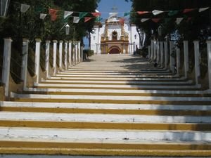 На фото: Тикаль и Флорес в гватемале