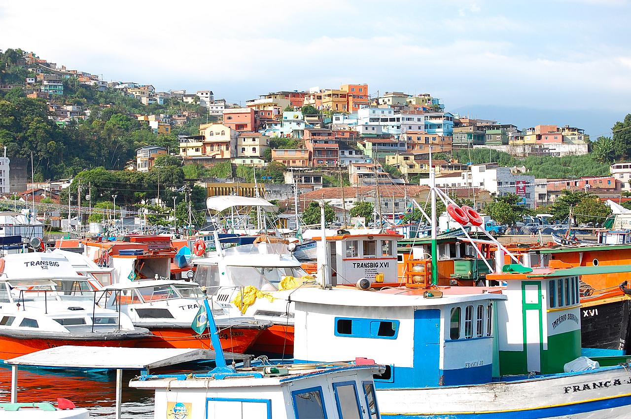 На фото: курорт Ангра-дус-Рейс (Ангра дус Рейш) в Бразилии