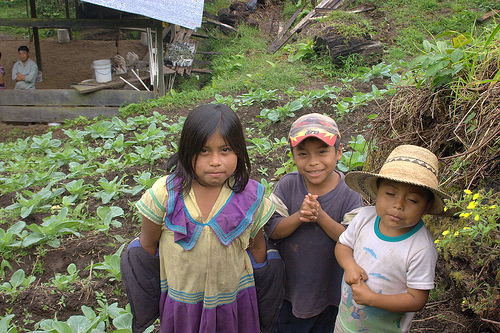 На фото: индейцы племени Эмбера в Панаме