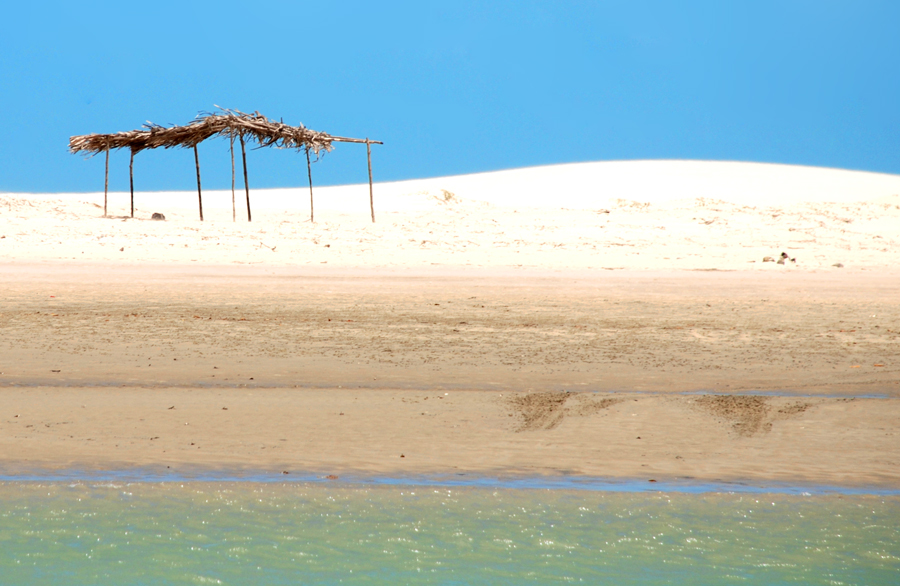 На фото: морской курорт Жижока-ди-Жерикоакоара в Бразилии