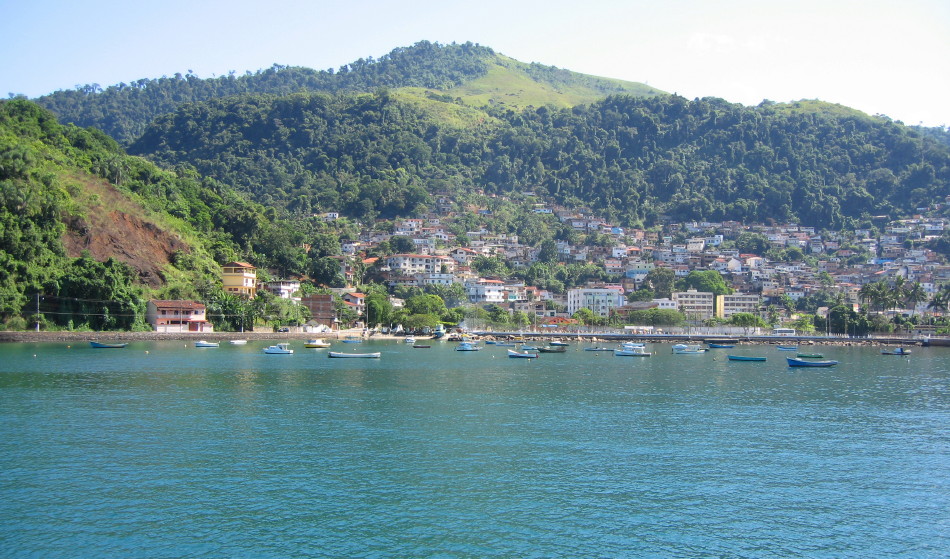 На фото: курорт Ангра-дус-Рейс (Ангра дус Рейш) в Бразилии