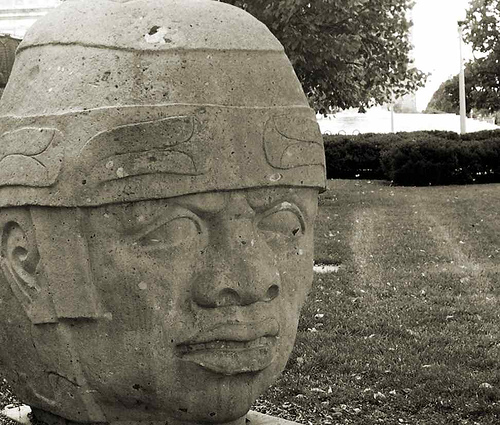 На фото: памятники цивилизации майя в Мексике