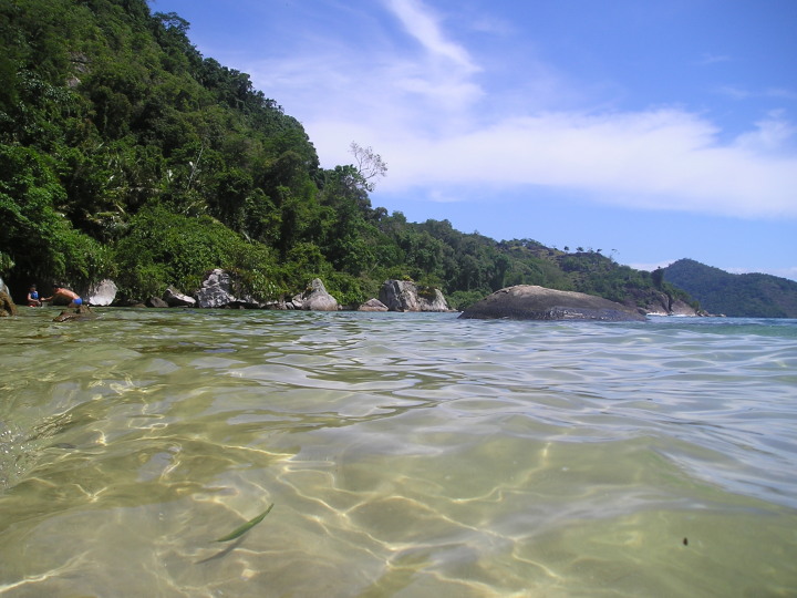 На фото: курорт Ангра-дус-Рейс (Ангра дус Рейш) в Бразилии