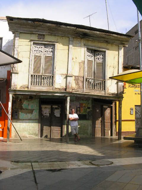 На фото: город Тумбес в Перу