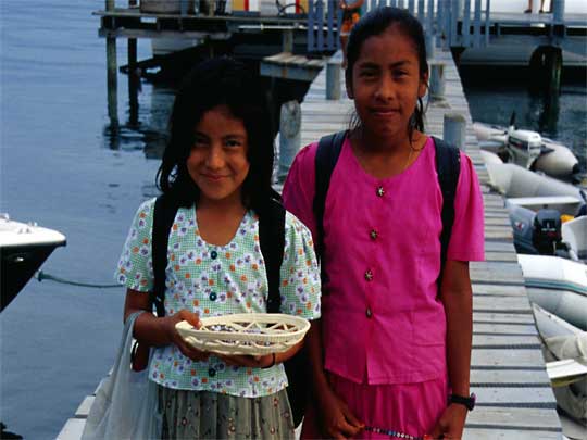 На фото: местные жители Белиза