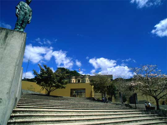 На фото: столица Коста-Рики, город Сан-Хосе