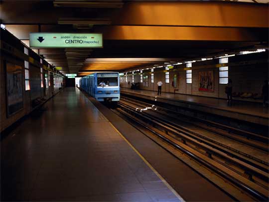 На фото: столица Чили. город Сантьяго-де-Чили