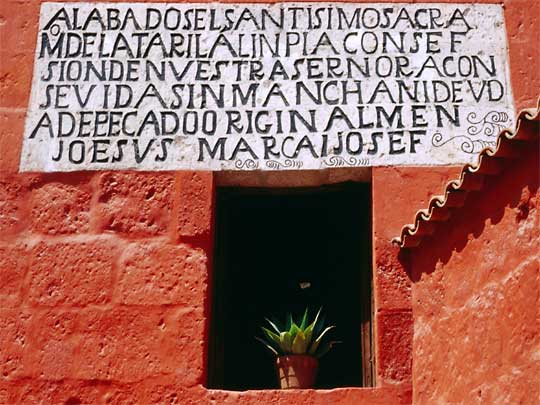 На фото: город Арекипа в Перу 