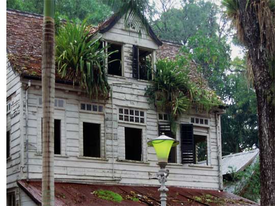 На фото: столица Суринама город Парамарибо