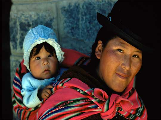 На фото: город Пуно в Перу и озеро Титикака