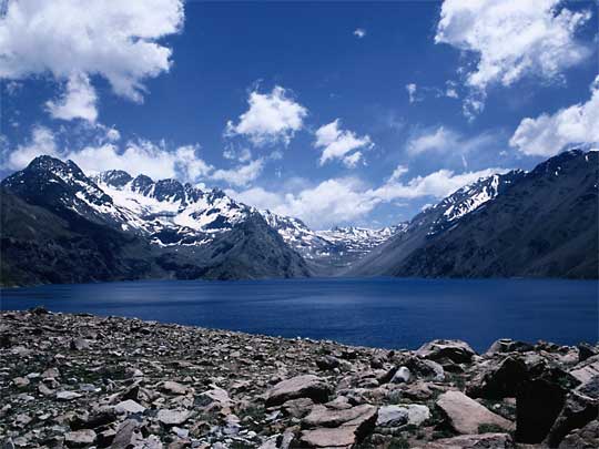 На фото: столица Чили. город Сантьяго-де-Чили