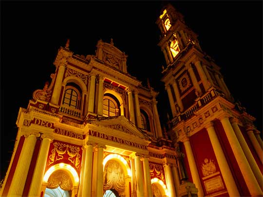 На фото: город  Сальта в Аргентине