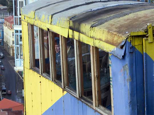 На фото: город Вальпараисо в Чили