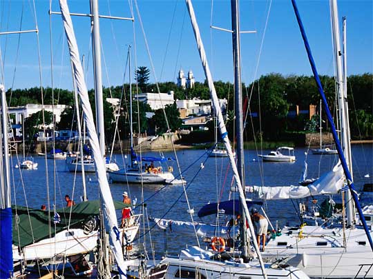 На фото: город Колония дель Сакраменто в Уругвае