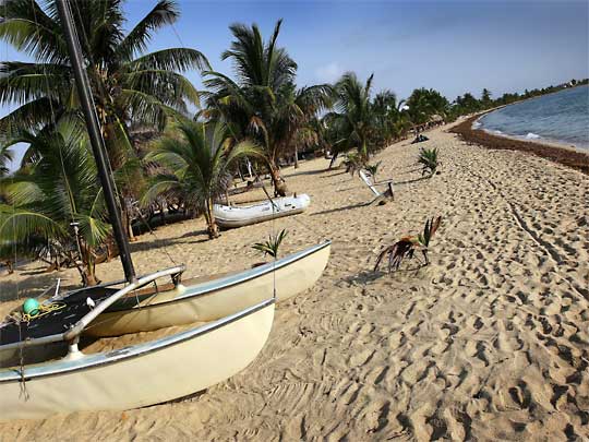 На фото: курорт город Пласенсия в Белизе