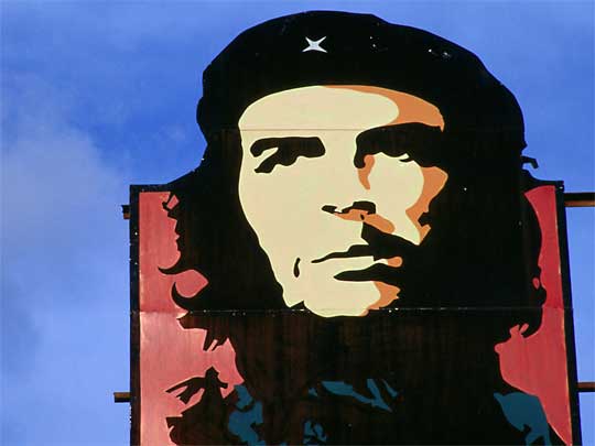 На фото: команданте Че Гевара (стрит арт) на улицах Кубы