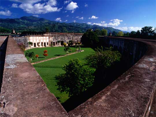 На фото: руины цивилизации майя в Копане