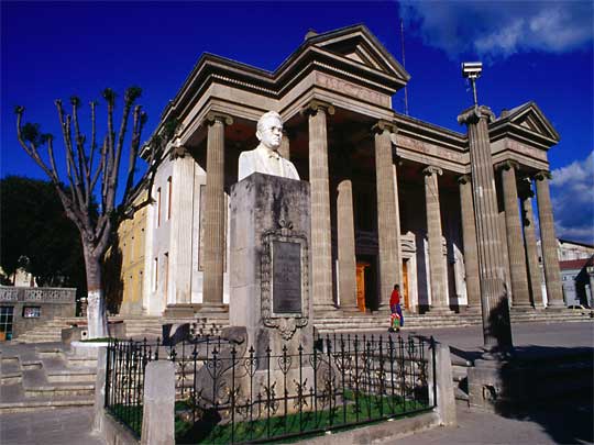 На фото: город Кесальтенанго в Гватемале