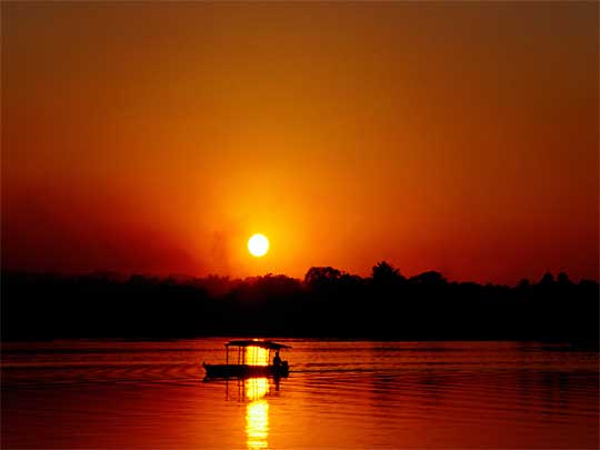 На фото: Тикаль и Флорес в гватемале