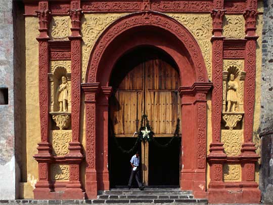 На фото: город Куэрнавака в Мексике