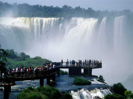 На фото: водопады Игуасу Бразилия (Foz do Iguaçu)