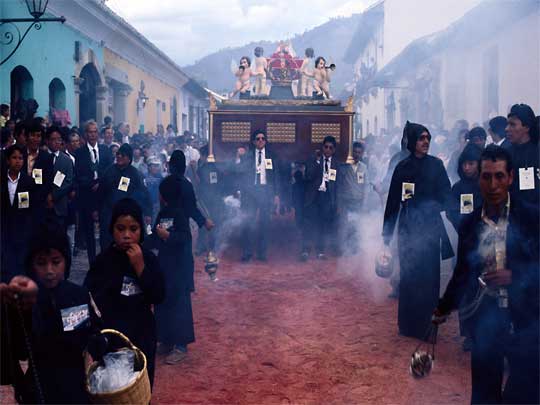 На фото: на улицах города Антигуа-Гуатемала в Гватемале