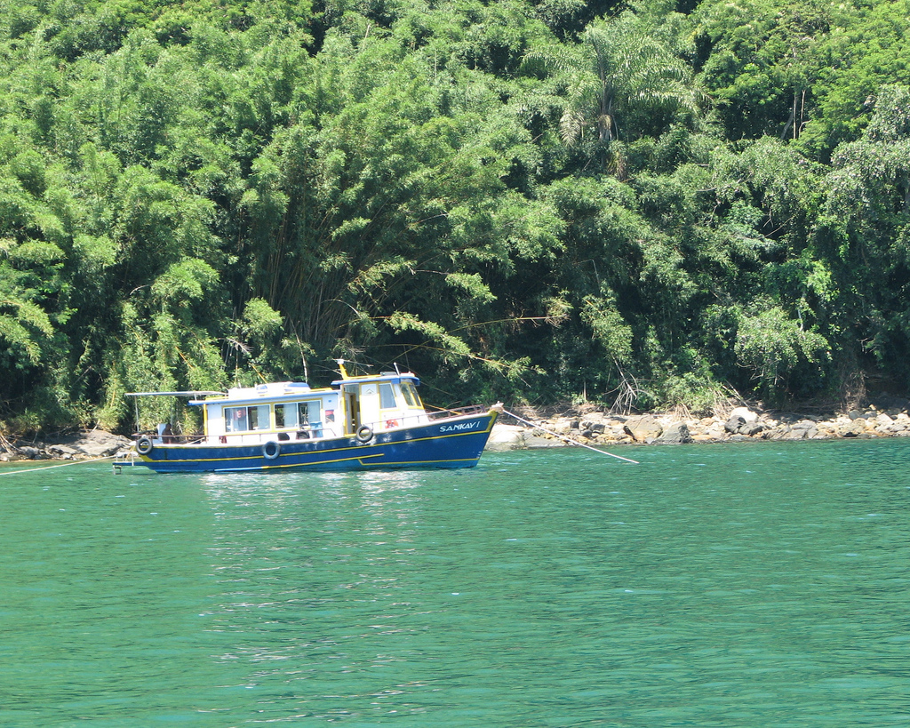 На фото: морской курорт остров Илья-Гранди в Бразилии