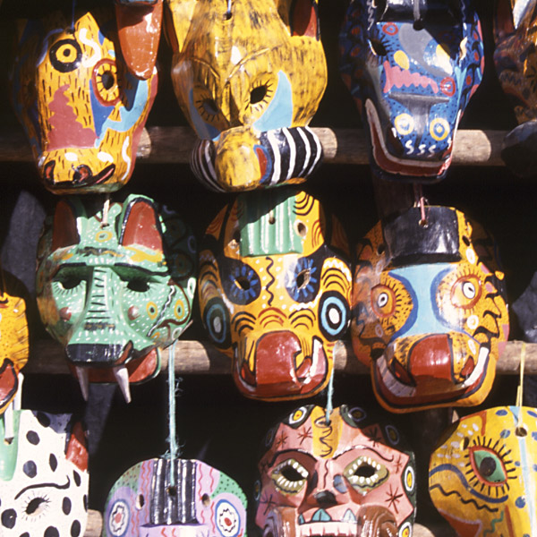 На фото: рынок в городе Чичикастенанго в Гватемале