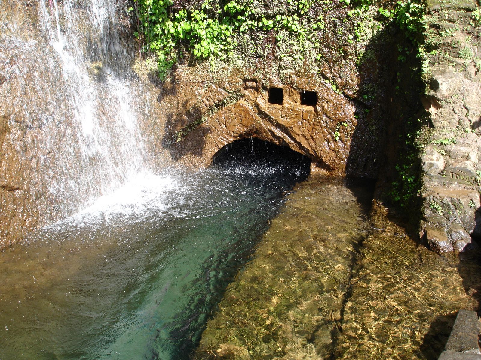 На фото: в городе Уайуа в Эль-Сальвадоре
