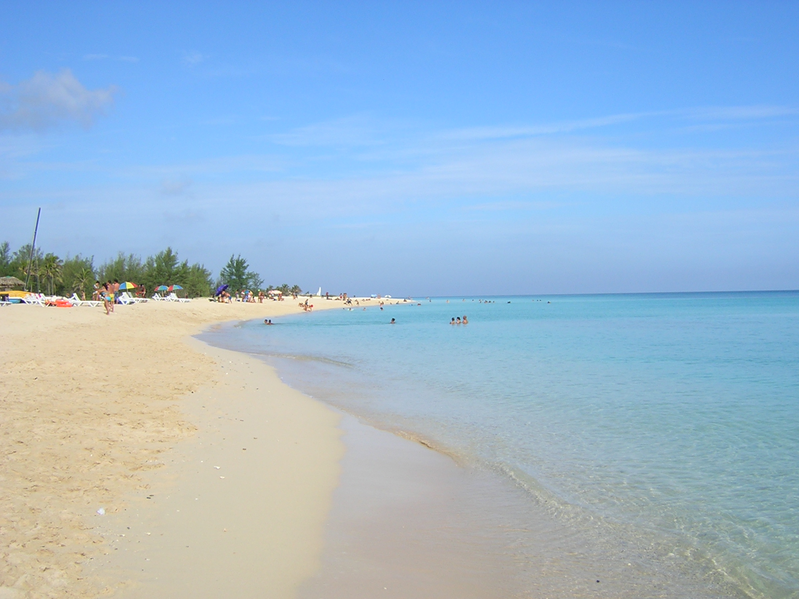 на фото: пляж Плайя дель Эсте на острове Куба