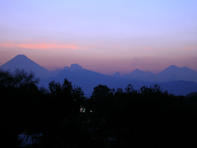 На фото: город Гватемала-Сити (столица страны)