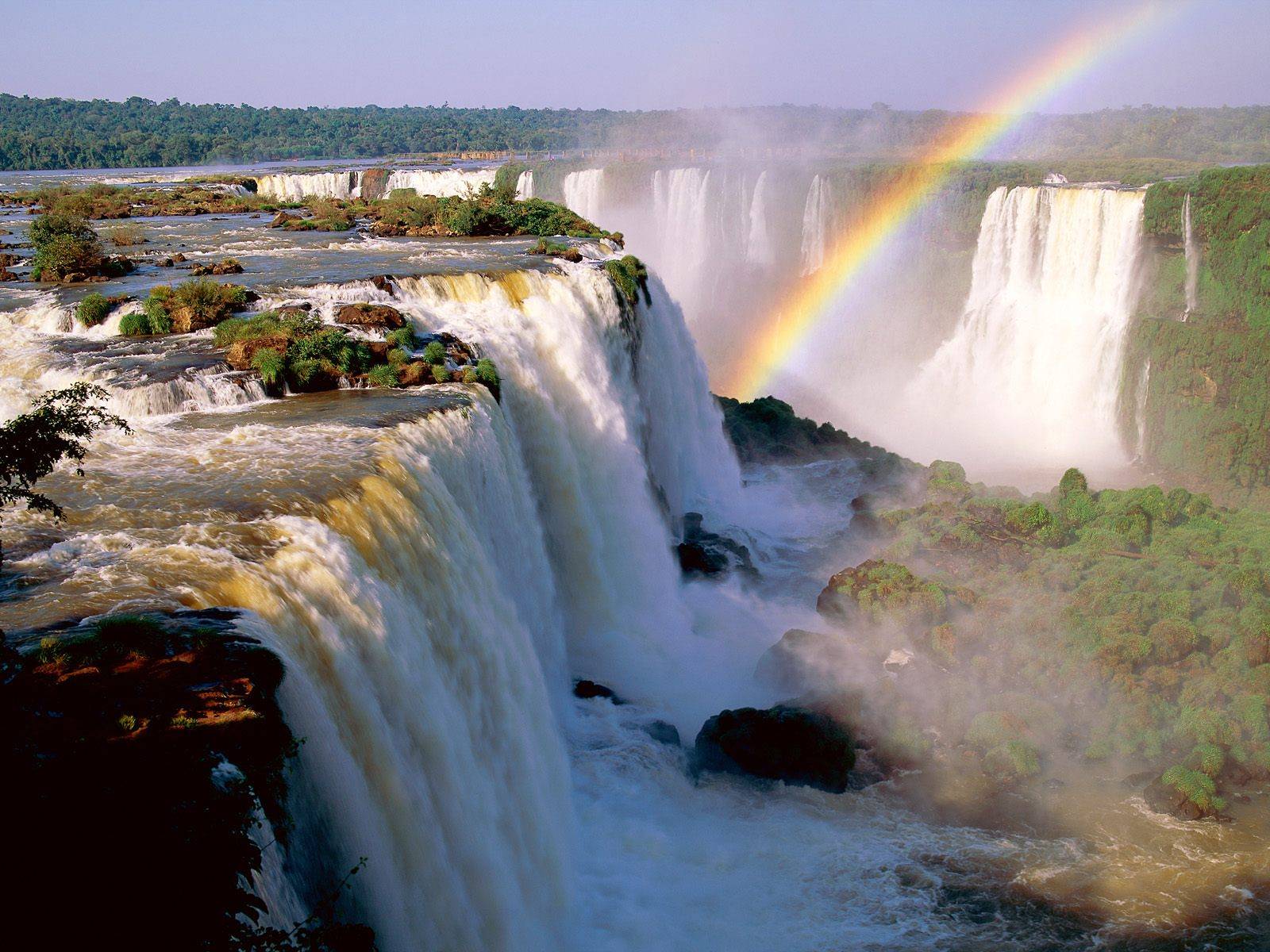 На фото: водопады Игуасу Бразилия (Foz do Iguaçu)