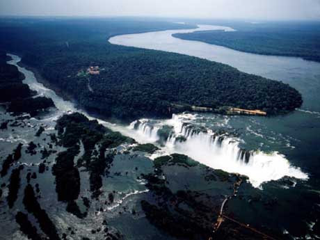 На фото: водопады Игуасу Бразилия (Foz do Iguaçu)