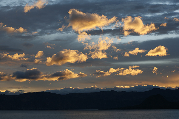 На фото: Сан-Педро-ла-Лагуна в Гватемале