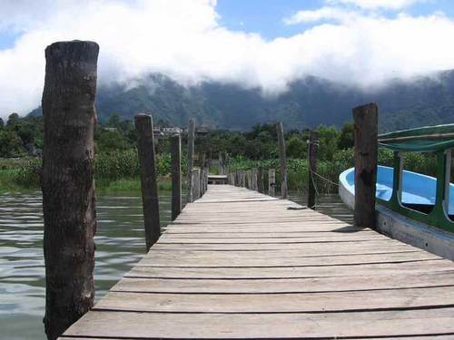 На фото: Сан-Педро-ла-Лагуна в Гватемале