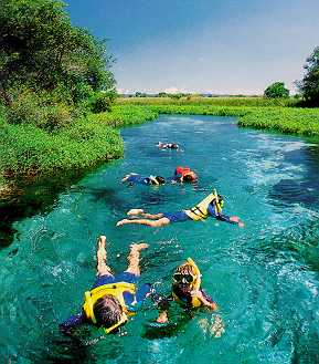 На фото: рафтинг и тьюбинг в Бонито, Бразилия