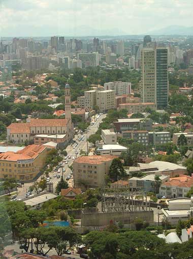 На фото: бразильский город Куритиба