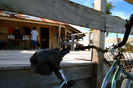 На фото: остров Кей Колкер в Белизе 